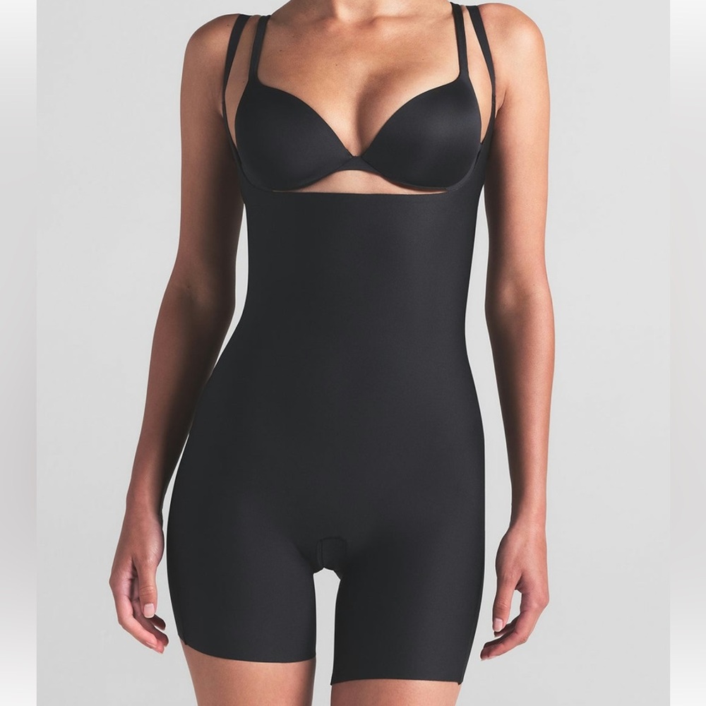 Skims Body Zoned Open Busy Mid Thigh Bodysuit - Onyx
